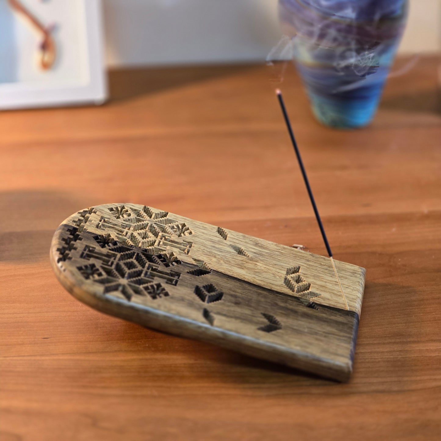 Fena'a incense stick holder