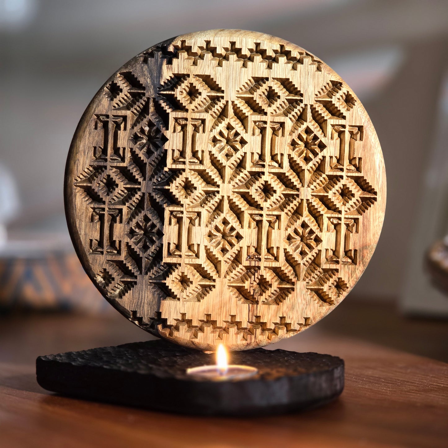 Fena'a candle holder