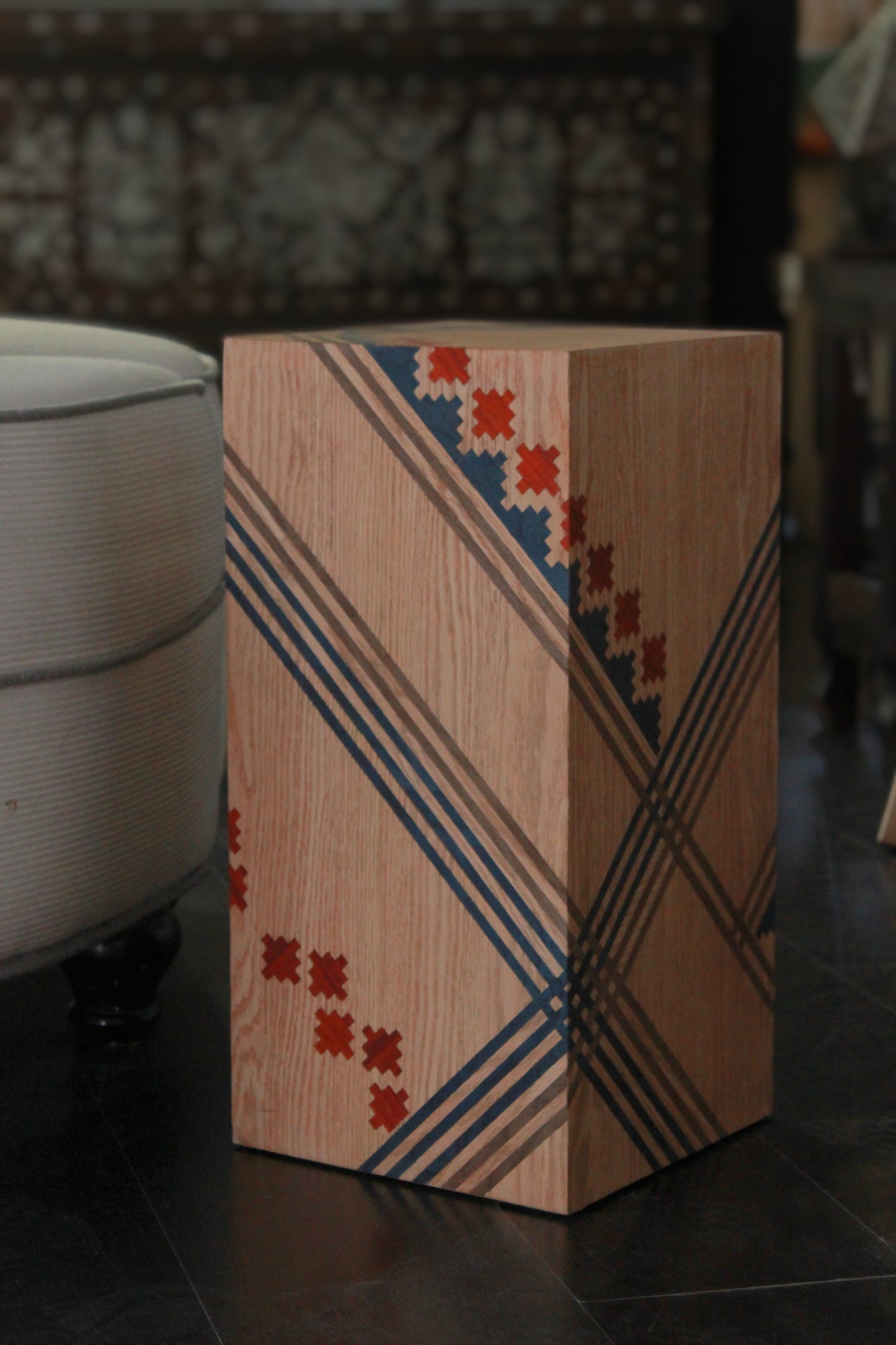 Fena'a side table