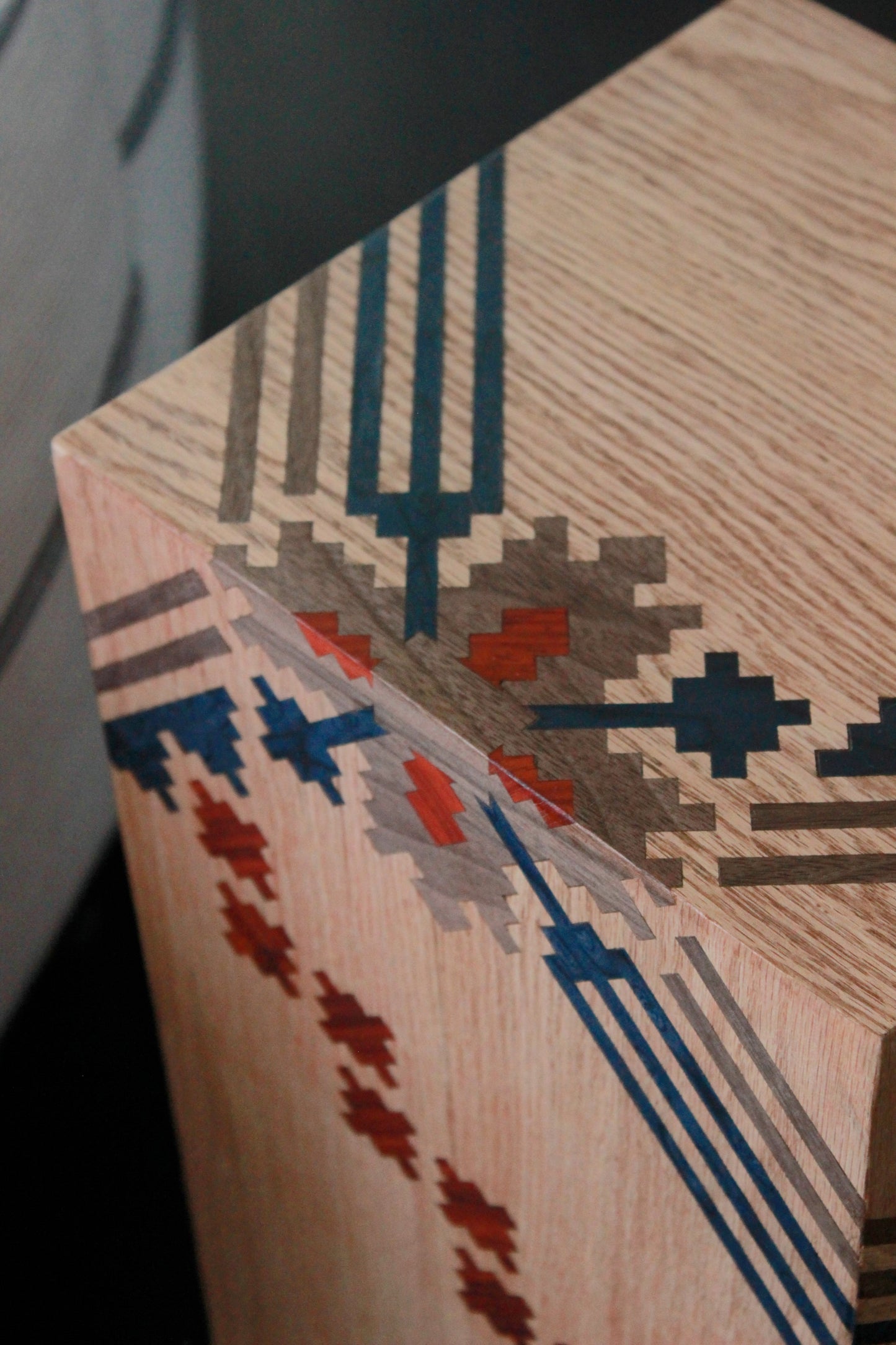 Fena'a side table