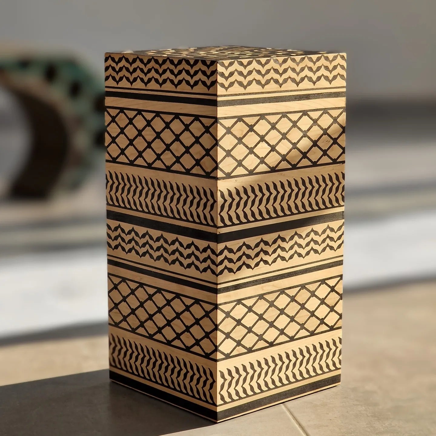 Alkuffiyeh side table