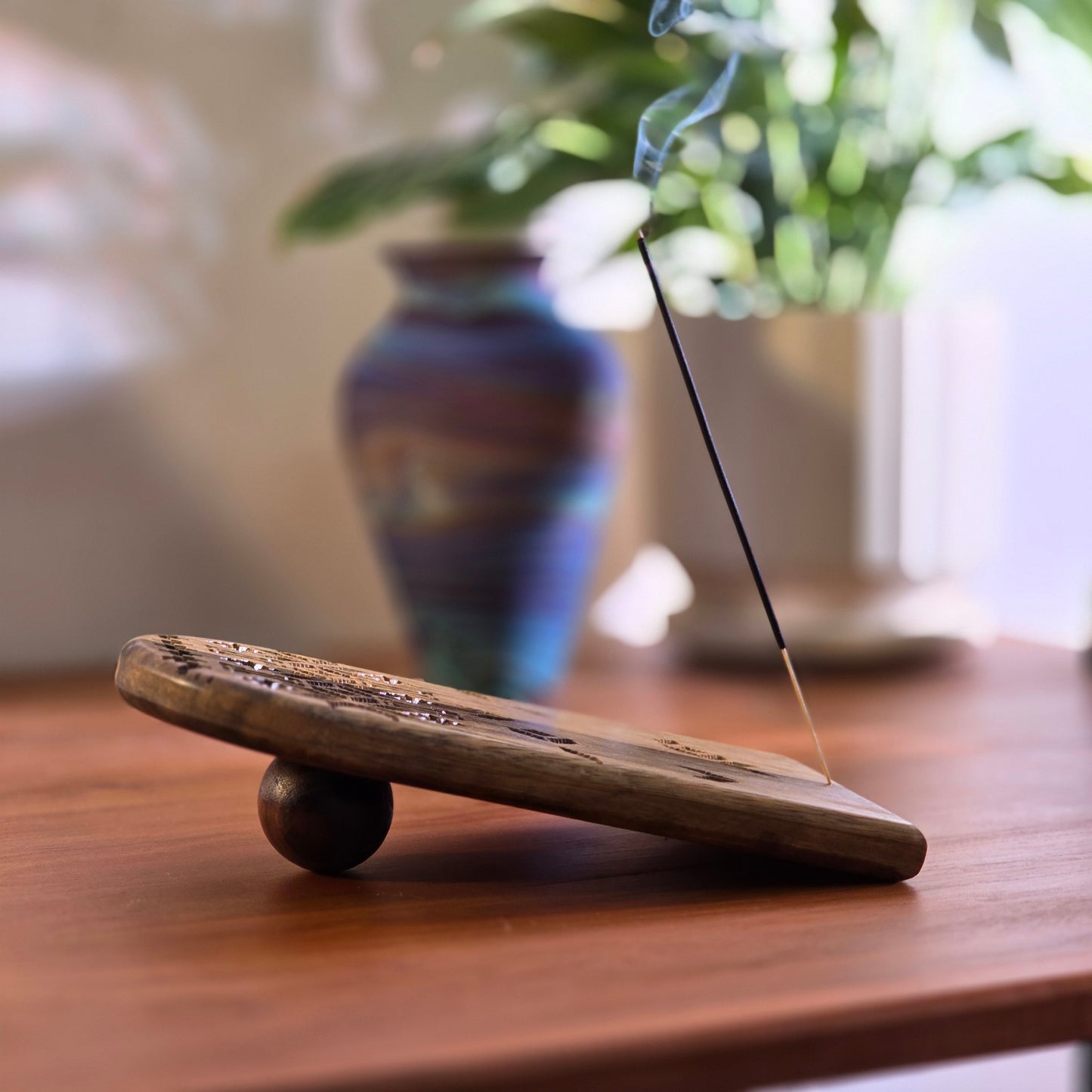 Fena'a incense stick holder